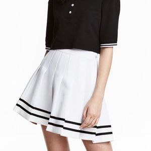 H&M Divided Short Pleated Skirt